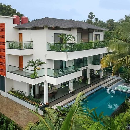 Villa Sereno By Stayvista - An Elegant And Entertaining Retreat Featuring A Swimming Pool, Outdoor Jacuzzi, Modern Interiors, And A Snooker Table Alībāg Ngoại thất bức ảnh