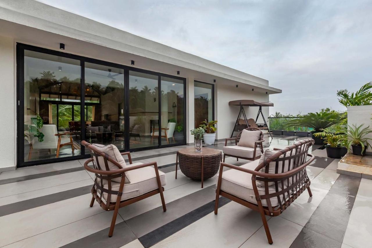 Villa Sereno By Stayvista - An Elegant And Entertaining Retreat Featuring A Swimming Pool, Outdoor Jacuzzi, Modern Interiors, And A Snooker Table Alībāg Ngoại thất bức ảnh
