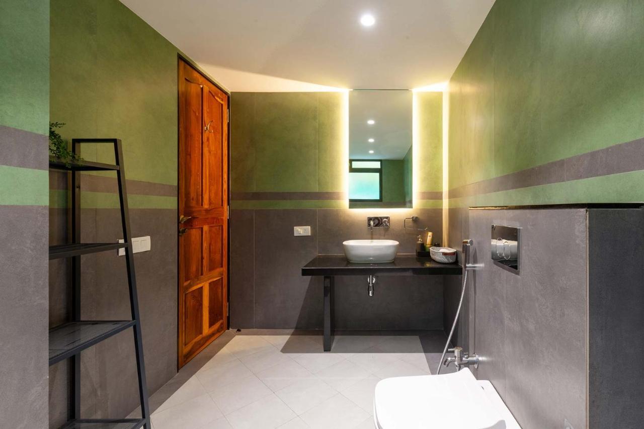 Villa Sereno By Stayvista - An Elegant And Entertaining Retreat Featuring A Swimming Pool, Outdoor Jacuzzi, Modern Interiors, And A Snooker Table Alībāg Ngoại thất bức ảnh
