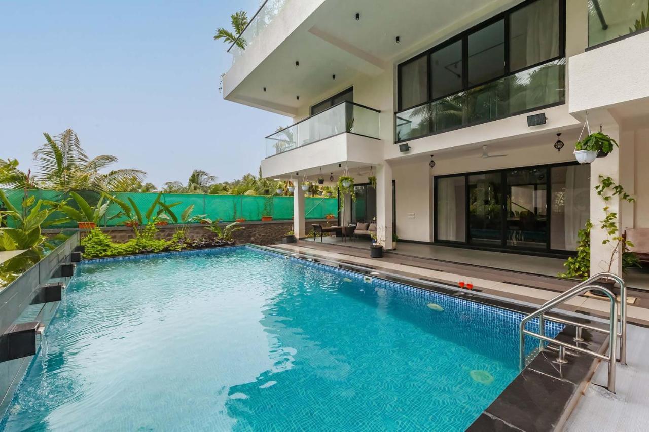 Villa Sereno By Stayvista - An Elegant And Entertaining Retreat Featuring A Swimming Pool, Outdoor Jacuzzi, Modern Interiors, And A Snooker Table Alībāg Ngoại thất bức ảnh