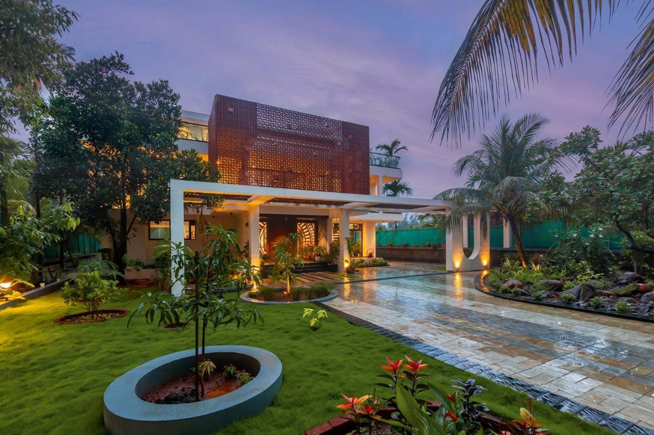 Villa Sereno By Stayvista - An Elegant And Entertaining Retreat Featuring A Swimming Pool, Outdoor Jacuzzi, Modern Interiors, And A Snooker Table Alībāg Ngoại thất bức ảnh