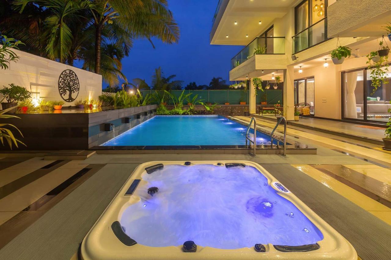 Villa Sereno By Stayvista - An Elegant And Entertaining Retreat Featuring A Swimming Pool, Outdoor Jacuzzi, Modern Interiors, And A Snooker Table Alībāg Ngoại thất bức ảnh